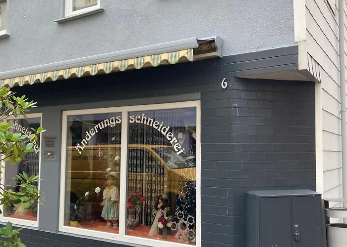 Modern Mitten In Der Stadt Und Doch Sehr Ruhig